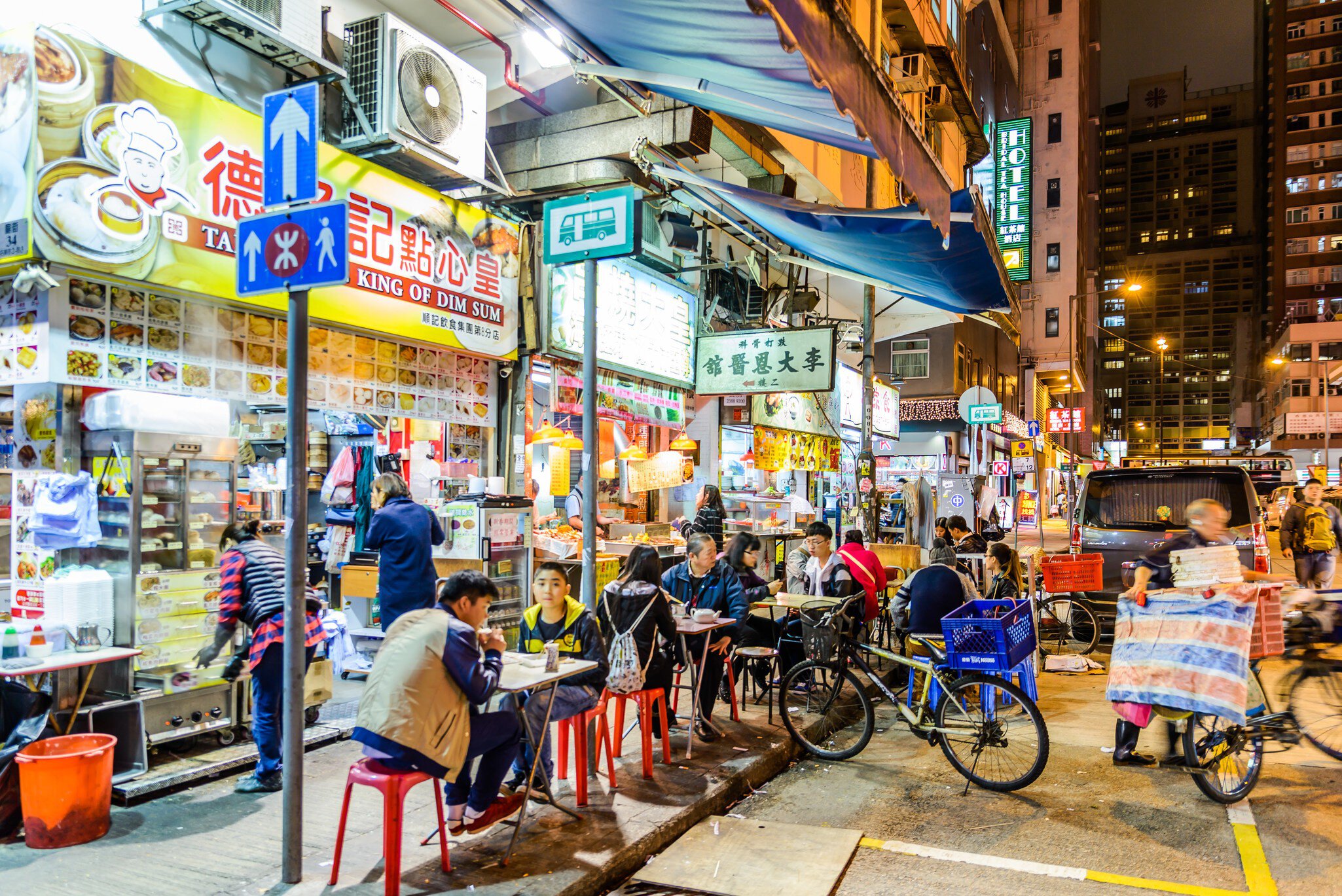 HONG KONG - JUN 6: Temple Street: It is known for its night market and one of the busiest flea markets at night in the territory. June 6, 2015 in Hong Kong