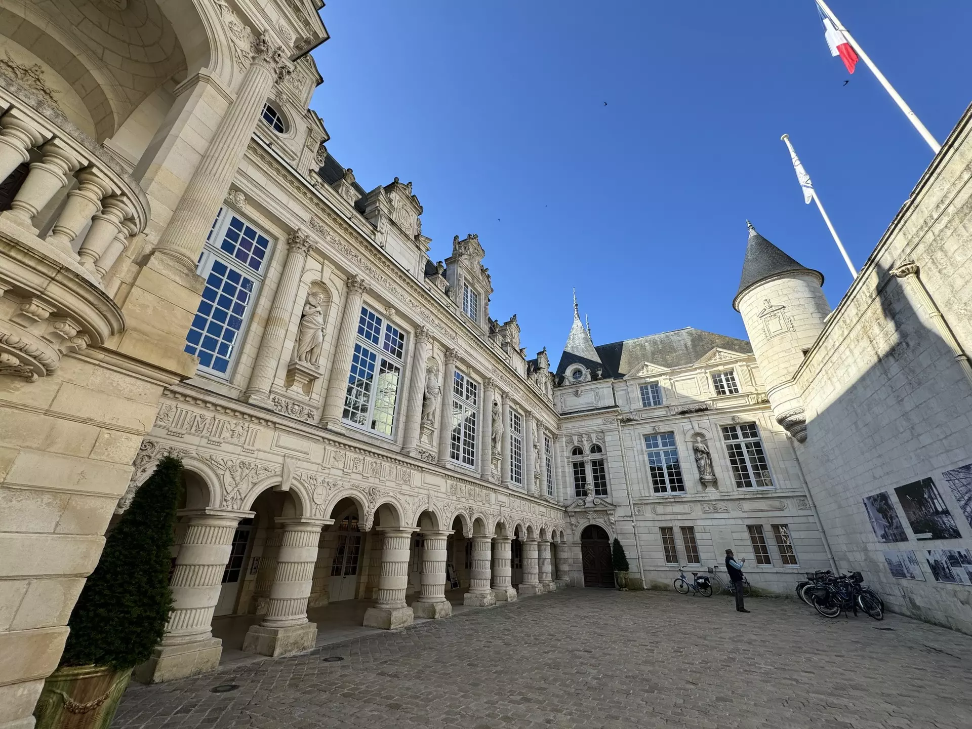 La Rochelle Hotel de Ville. Laura Motta/Lonely Planet