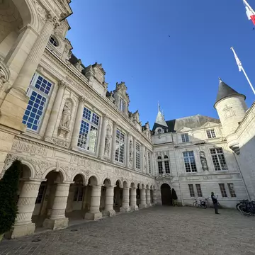 La Rochelle Hotel de Ville. Laura Motta/Lonely Planet