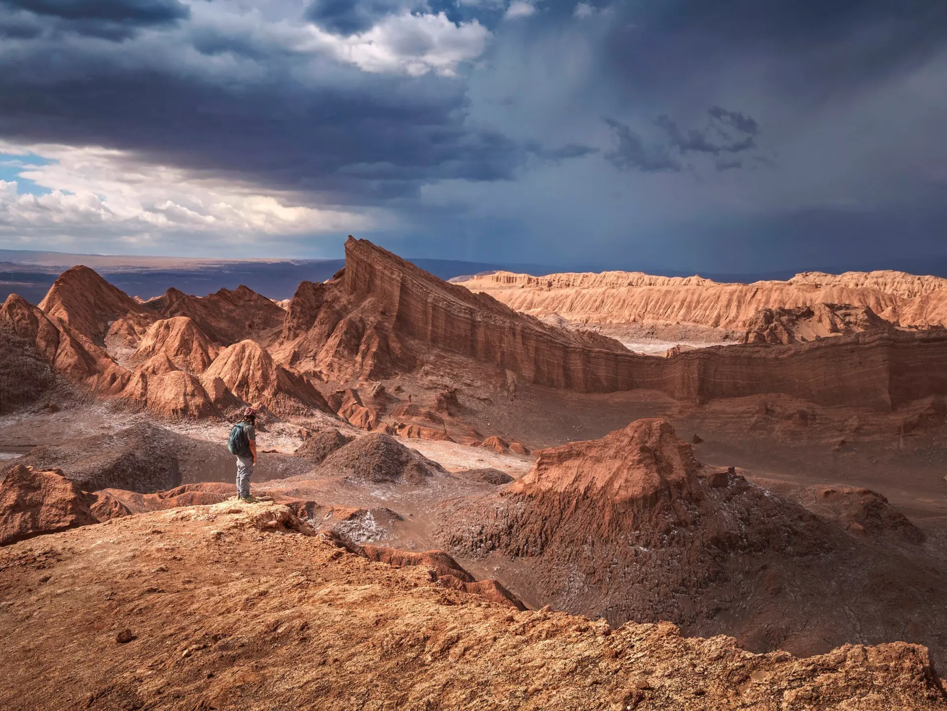 Looking out over the barren beauty of Gran Canaria's centre © Gran Canaria Natural and Active