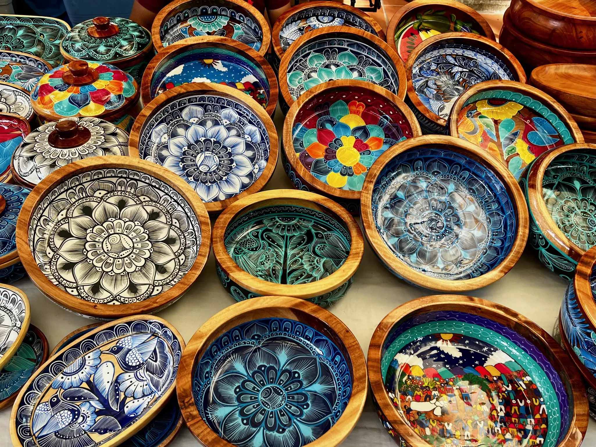 Artisanal crafts at the San Pancho market © Chris Dong