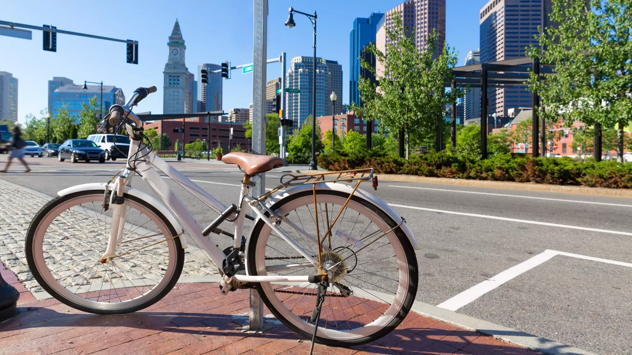 Explore Boston by bike with this guide to routes, cycle hire and riding rules © LUNAMARINA / Getty Images