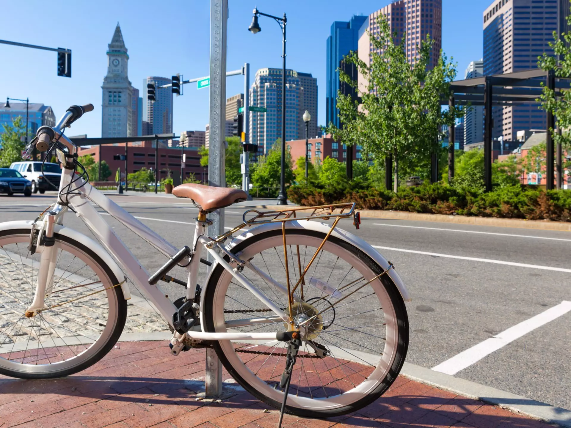 Explore Boston by bike with this guide to routes, cycle hire and riding rules © LUNAMARINA / Getty Images