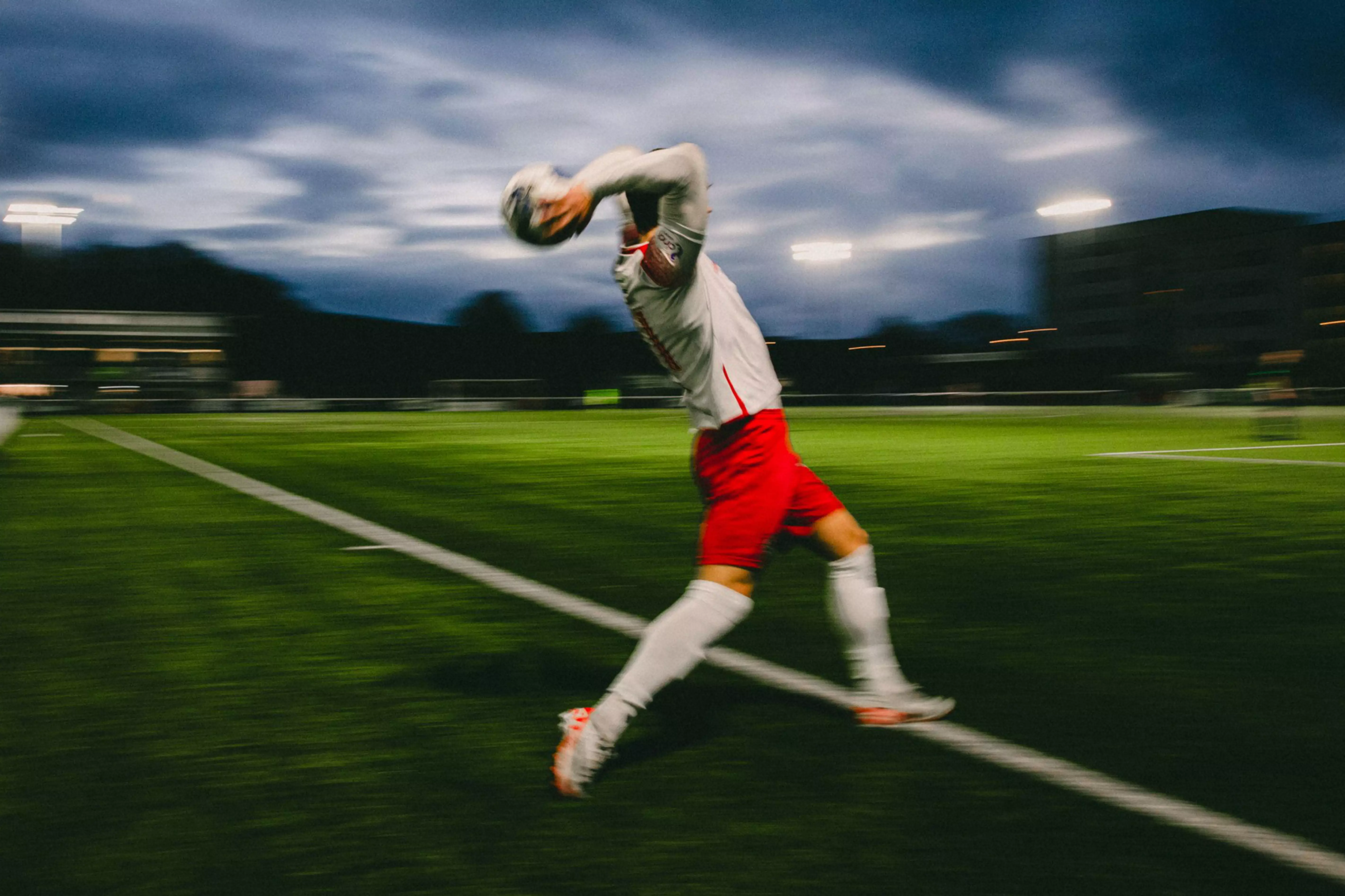 Soccer player playing in Scotland (Theo McInnes / Kintzing)