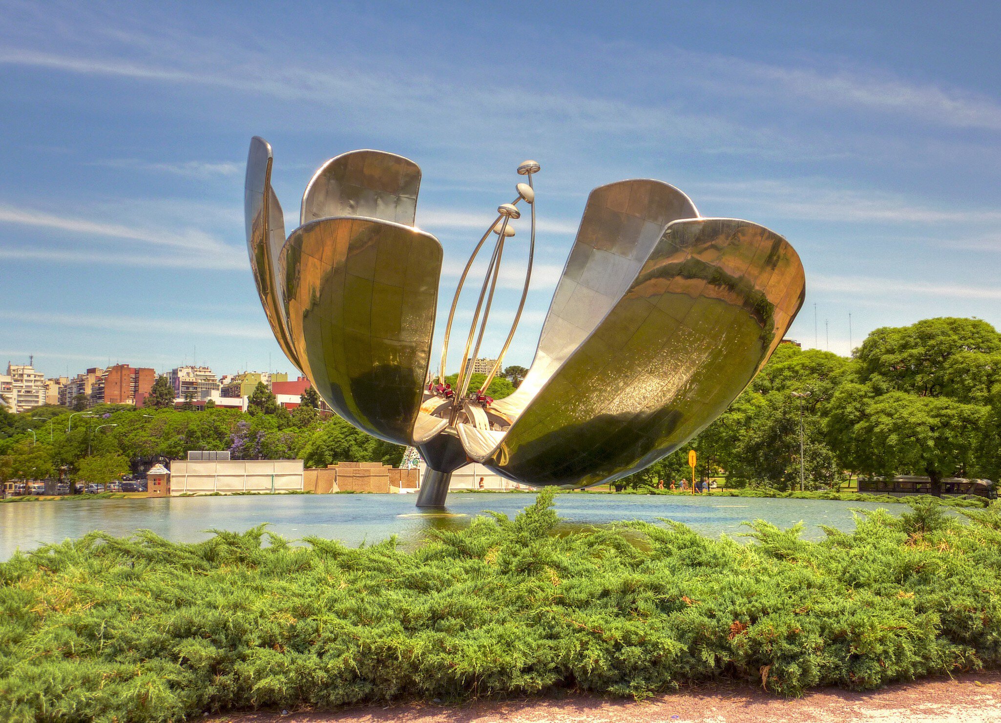 Floralis Genérica in Plaza de las Naciones Unidas, Avenida Figueroa Alcorta, Buenos Aires.
argentina, art, buenos aires, buildings, city, floralis generica, flower, green, metallic flower, nature, outdoor, plants, plaza, sculpture, steel sculpture, trees, urban