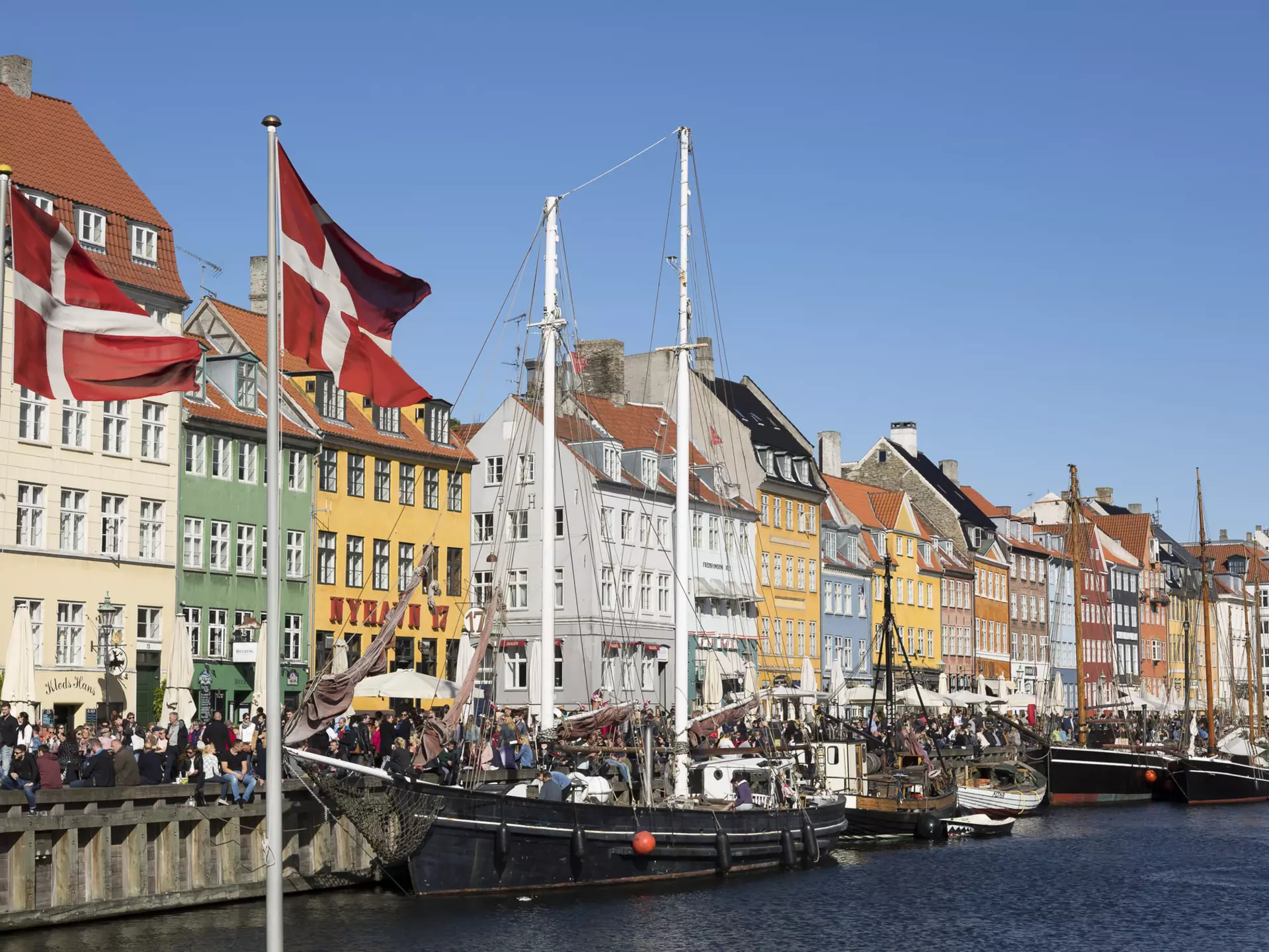 The waterfront in Nyhavn. Sarah Coghill for Lonely Planet