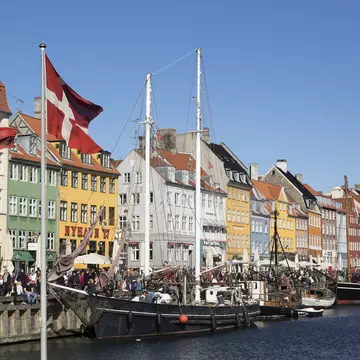 The waterfront in Nyhavn. Sarah Coghill for Lonely Planet