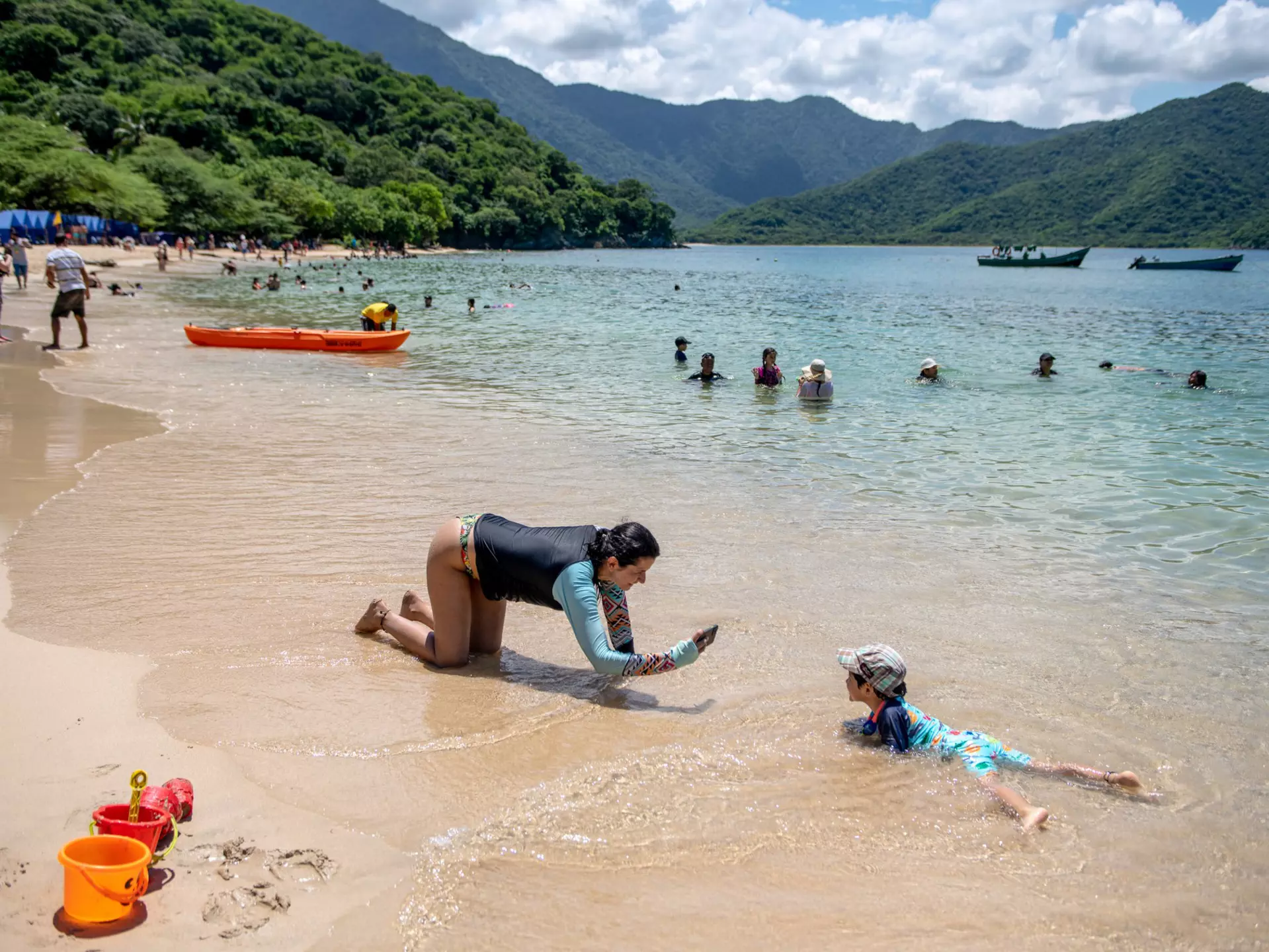 Wi-fi, mobile networks and eSIMs provide easy connectivity for posting photos of a beach day in Colombia. Nadège Mazars/Lonely Planet