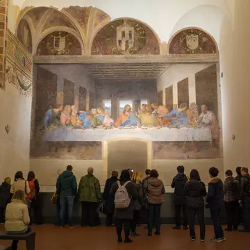 Tourists examining the Last Supper in the refectory of the Convent of Santa Maria delle Grazie.