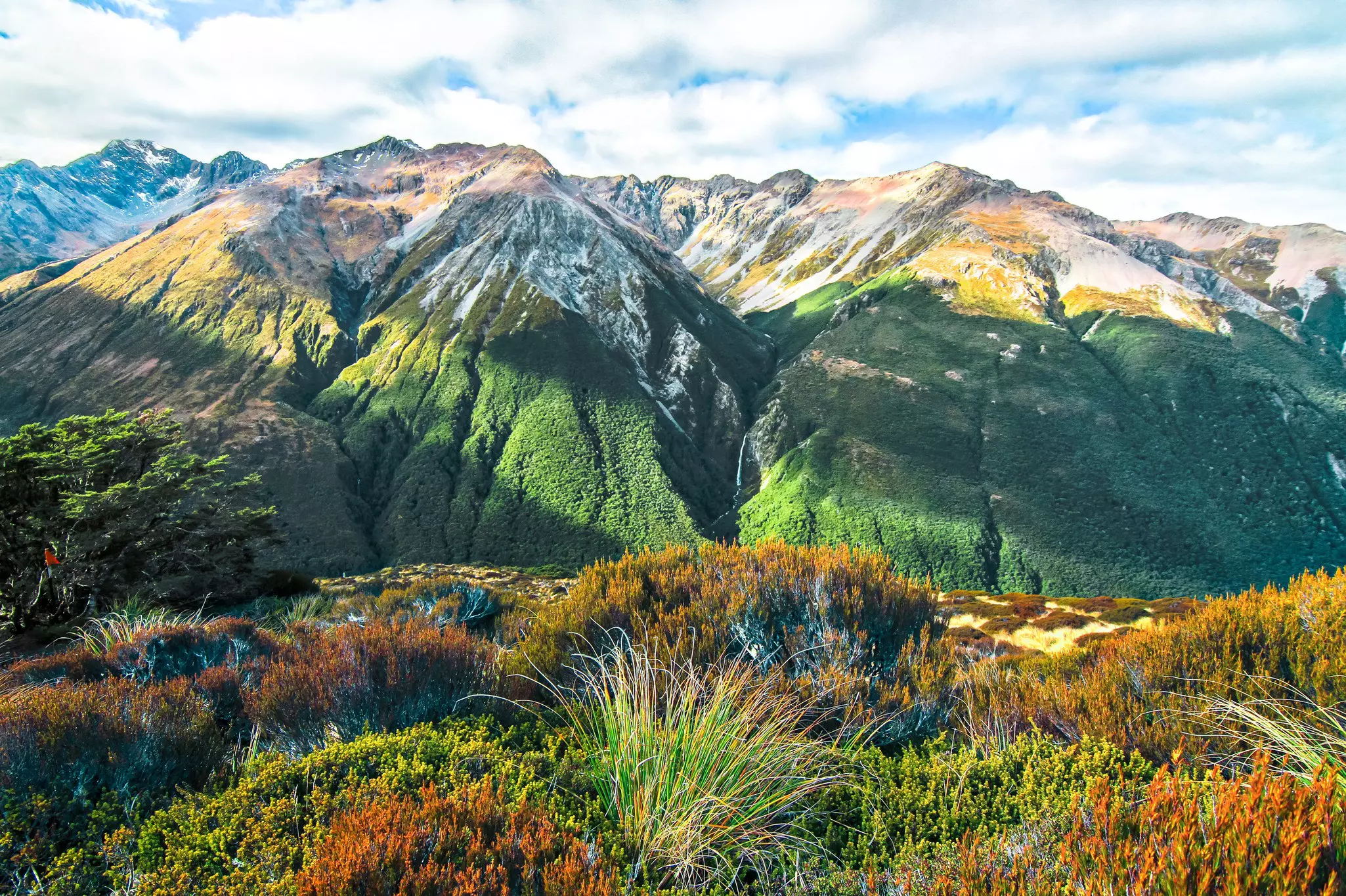 Looking south from the trail to Avalanche Peak in Arthur's Pass National Park, New Zealand.