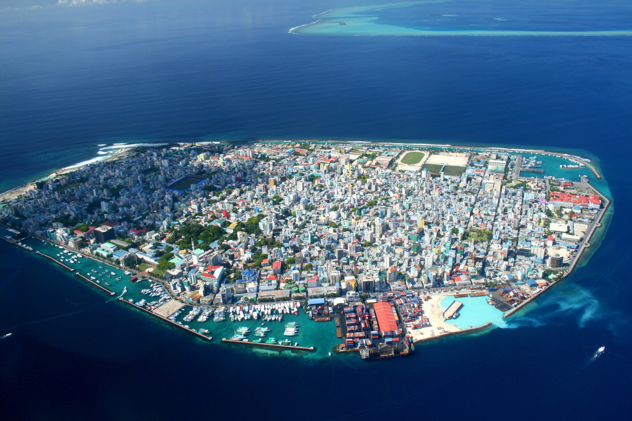 Male': the concrete capital of Paradise