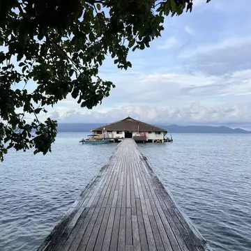 The overwater restaurant at Fatboys Resort, near Gizo. Jessica Lockhart/Lonely Planet
