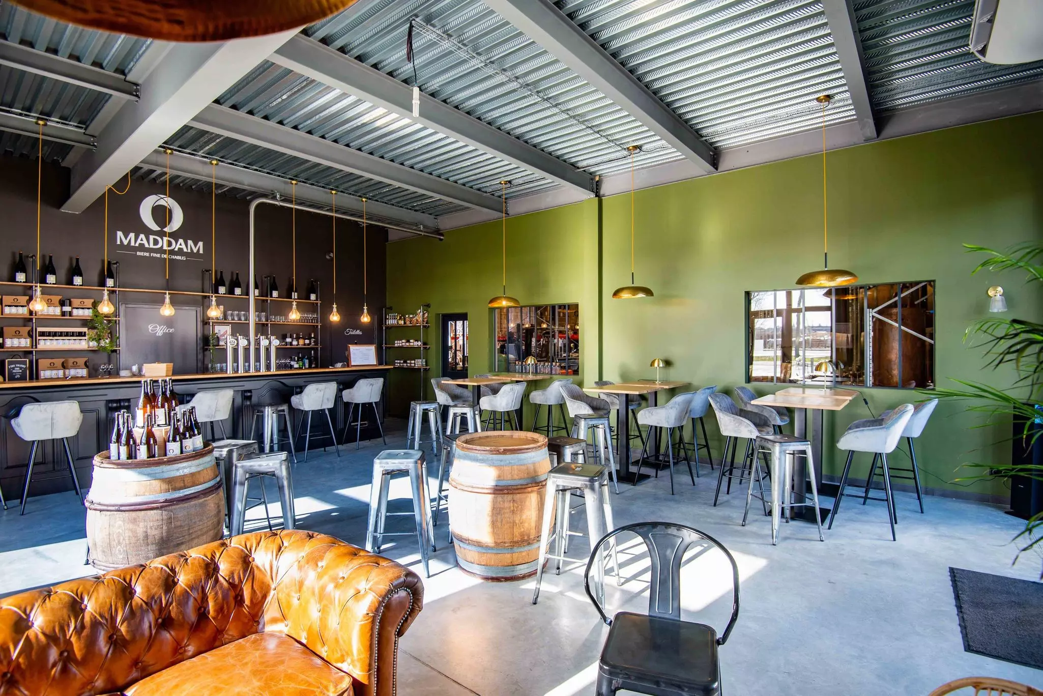 In the famous wine town of Chablin, you can stop in and try beer at Maddam © Nathalia Guimaraes