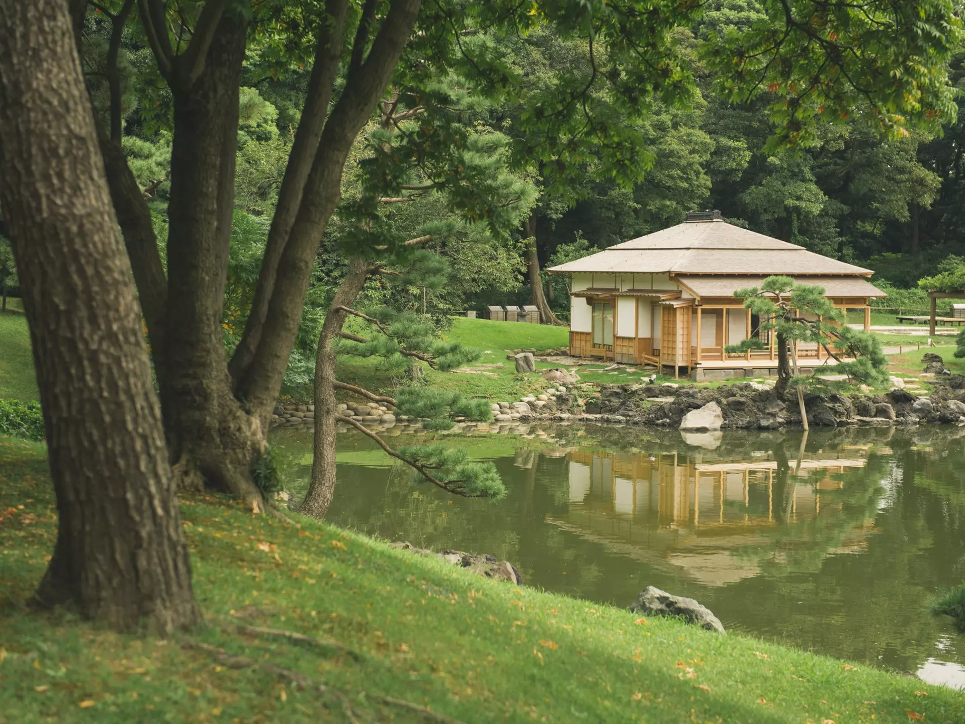 Traditional teahouse in Hama-rikyū Gardens, Tokyo
