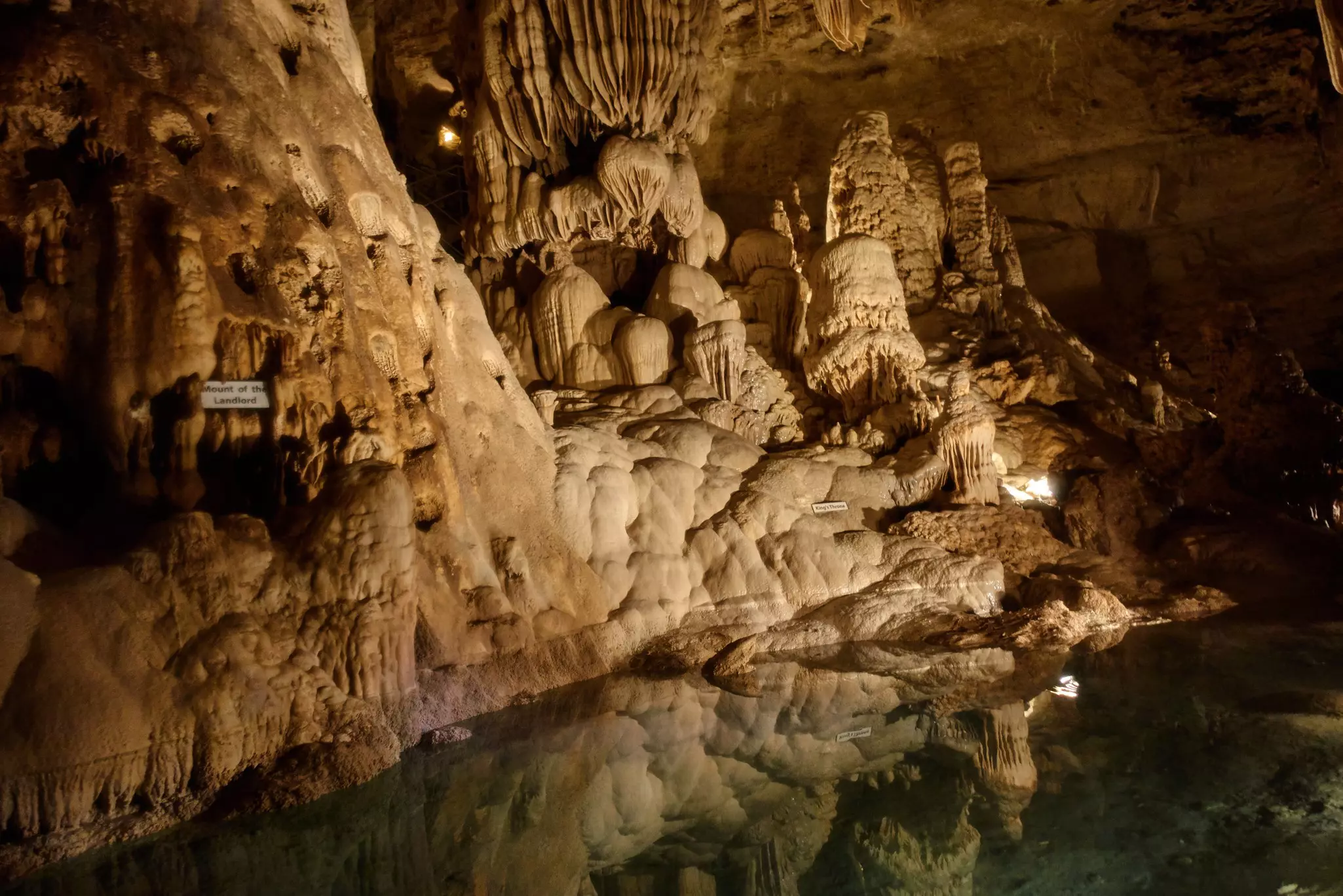 Natural Bridge Caverns is a wet cave with drippy stalagmites and stalactites © Lost_in_the_Midwest / Shutterstock