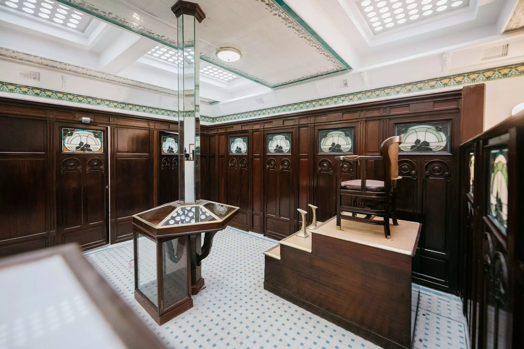 This glorious art nouveau public toilet is worth visiting even if you don’t need to use its facilities © Michiel Stock / courtesy Lavatory de Madeleine