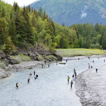 Bird Creek in the shadow of the Chugach Mountains is lined with fisherman hoping to catch silver salmon © Karen Timmons / Getty Images