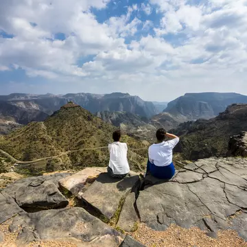 Oman, Jabal Akhdar, Two women looking at mountain view