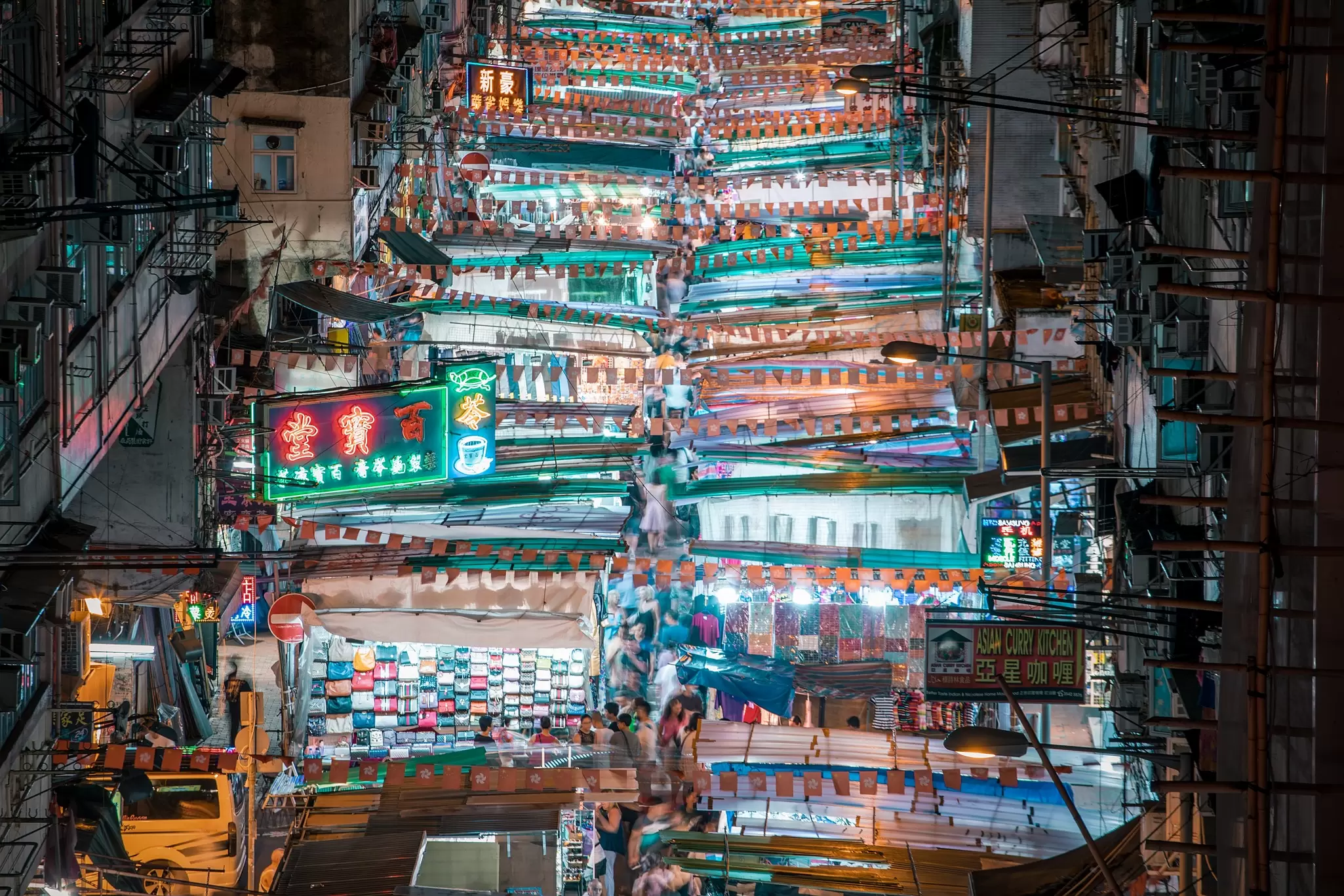 The shopping world in Hong Kong is vast – check out our tips for getting the best bang for your buck. DuKai photographer / Lonely Planet