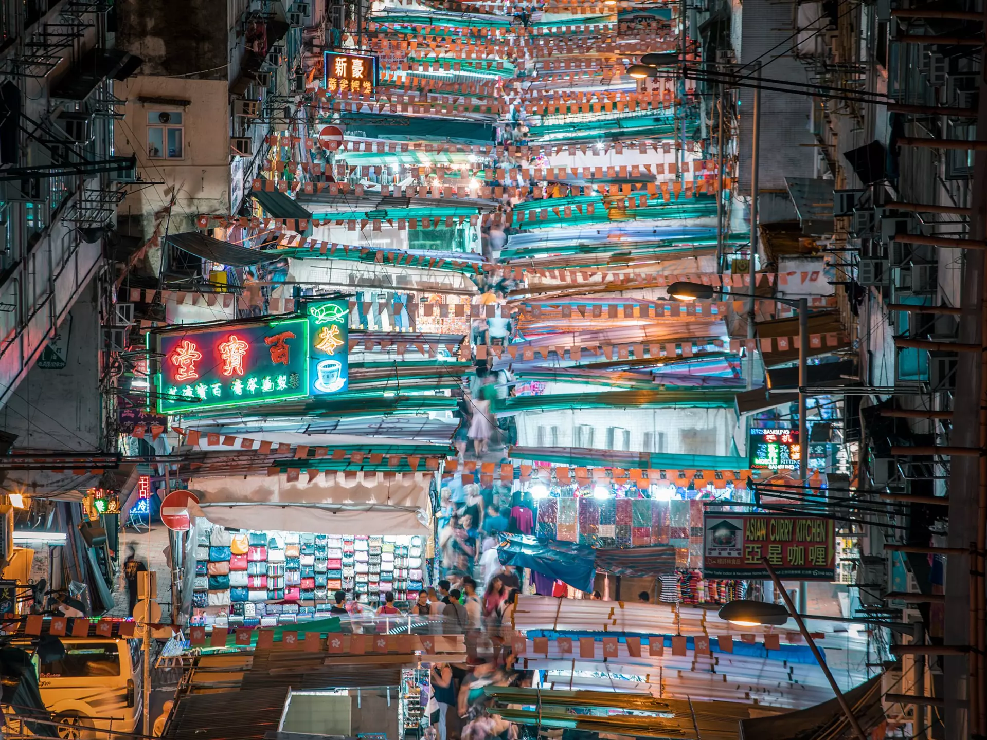 The shopping world in Hong Kong is vast – check out our tips for getting the best bang for your buck. DuKai photographer / Lonely Planet