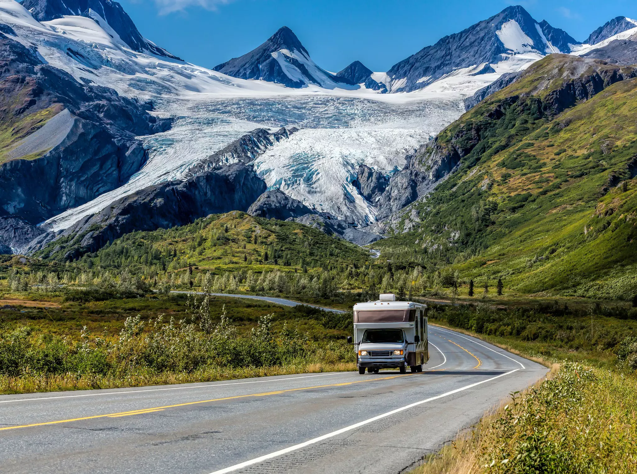 Road tripping the Richardson Highway reveals incredible sights © RobsonAbbott / Getty Images