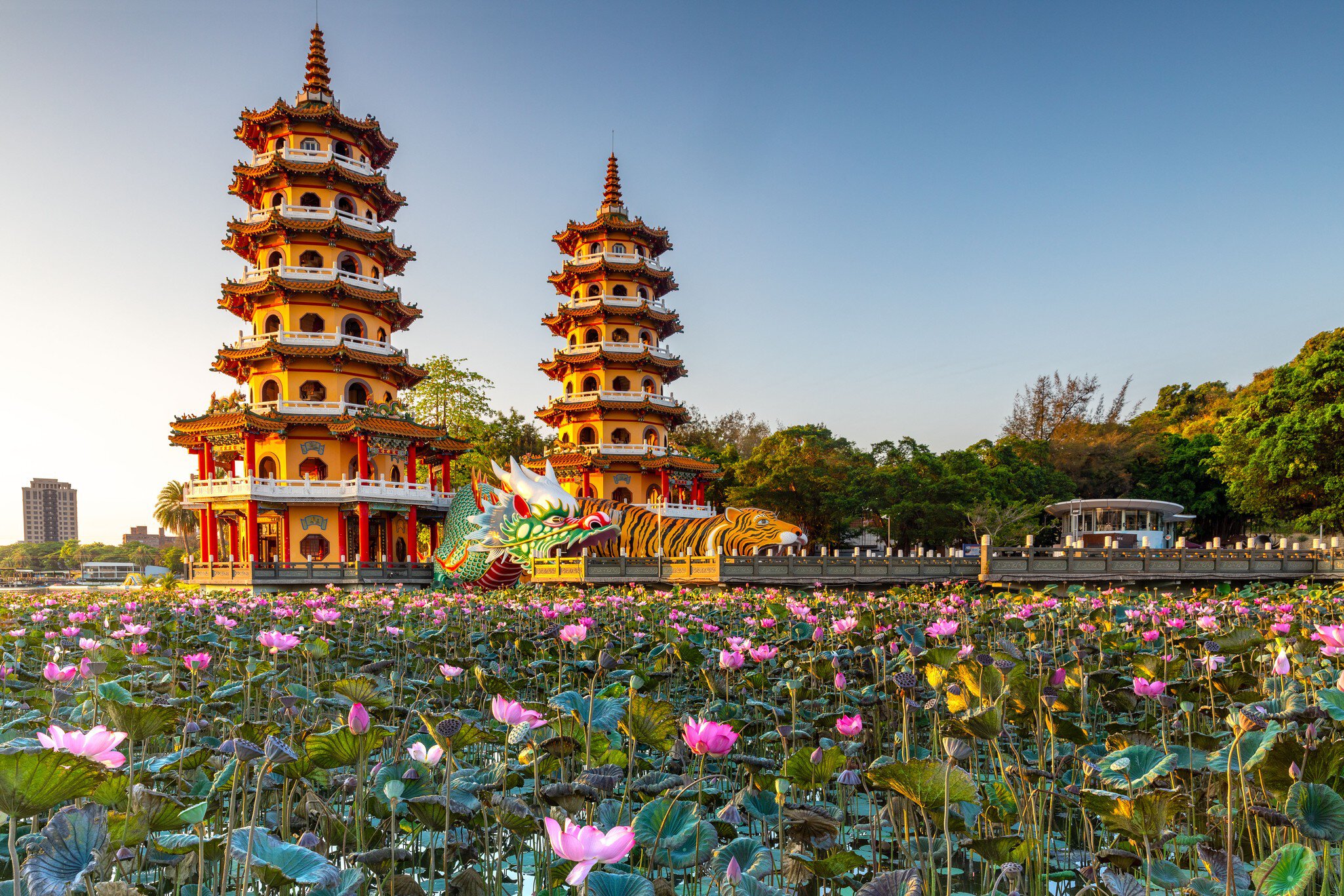Kaohsiung, Taiwan Lotus Pond's Dragon and Tiger Pagodas  License Type: media  Download Time: 2024-03-13T14:56:13.000Z  User: chrisd_lonelyplanet  Is Editorial: No  purchase_order:   