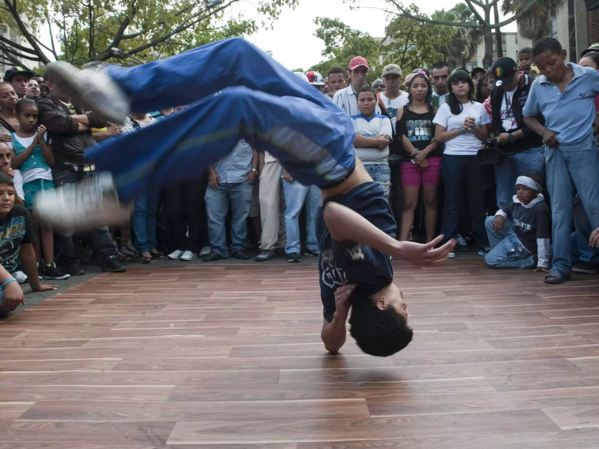 In Medellín’s neighborhoods and leafy parks, there’s always a party going on © RAUL ARBOLEDA / Getty Images