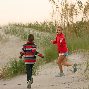 Kids having fun in the dunes on the beach in Sullivan’s Island, near Charleston, South Carolina, The South, USA