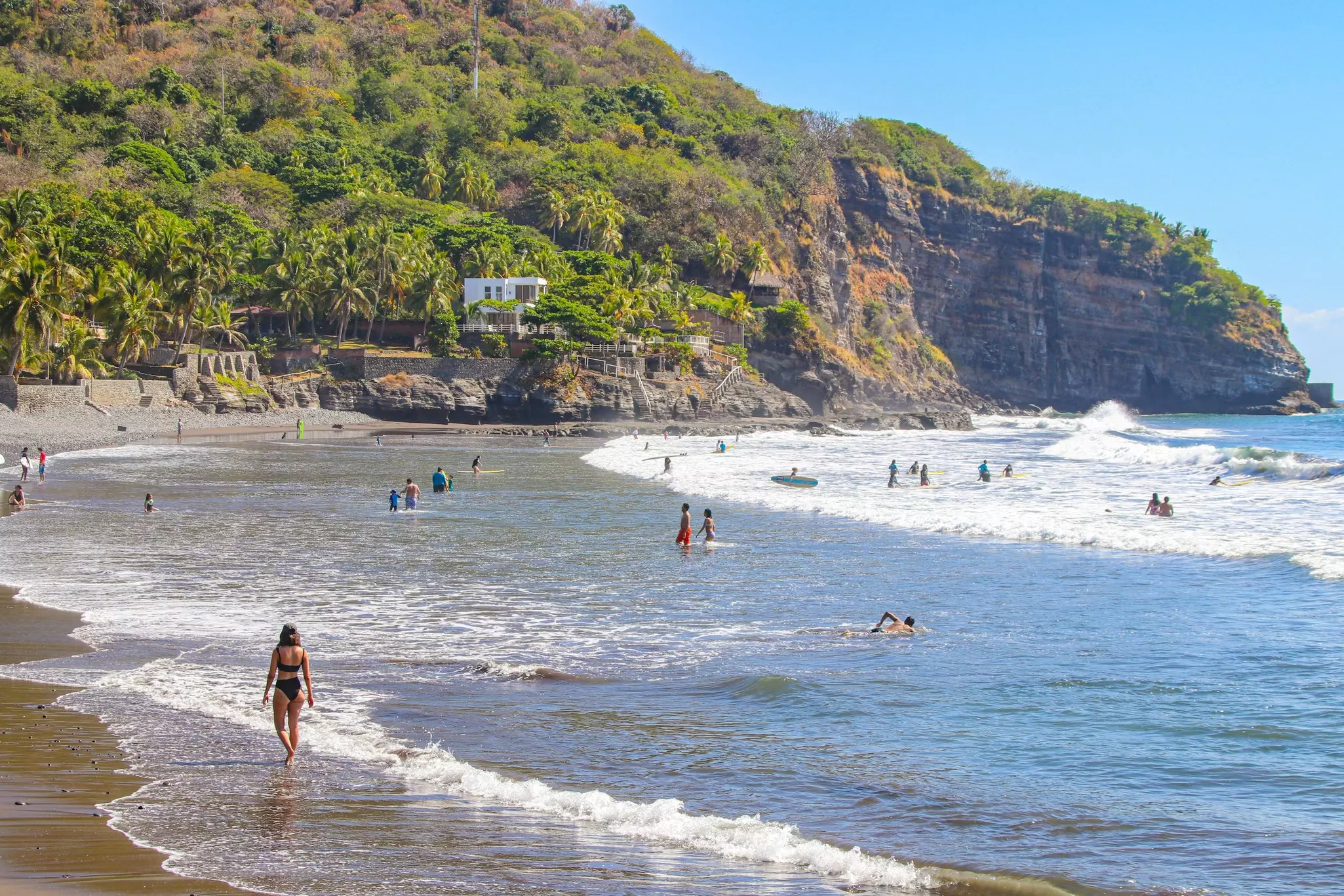 El Salvador is dotted with beach escapes such as El Tunco. Omri Eliyahu/Shutterstock