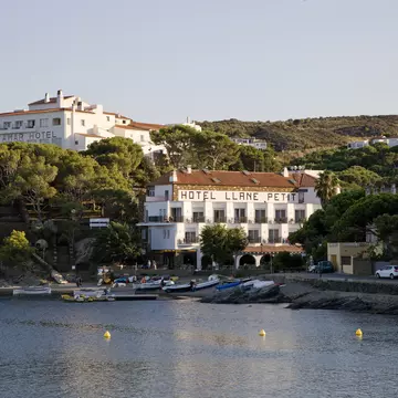 Hotel Llane Petit on waterfront.
