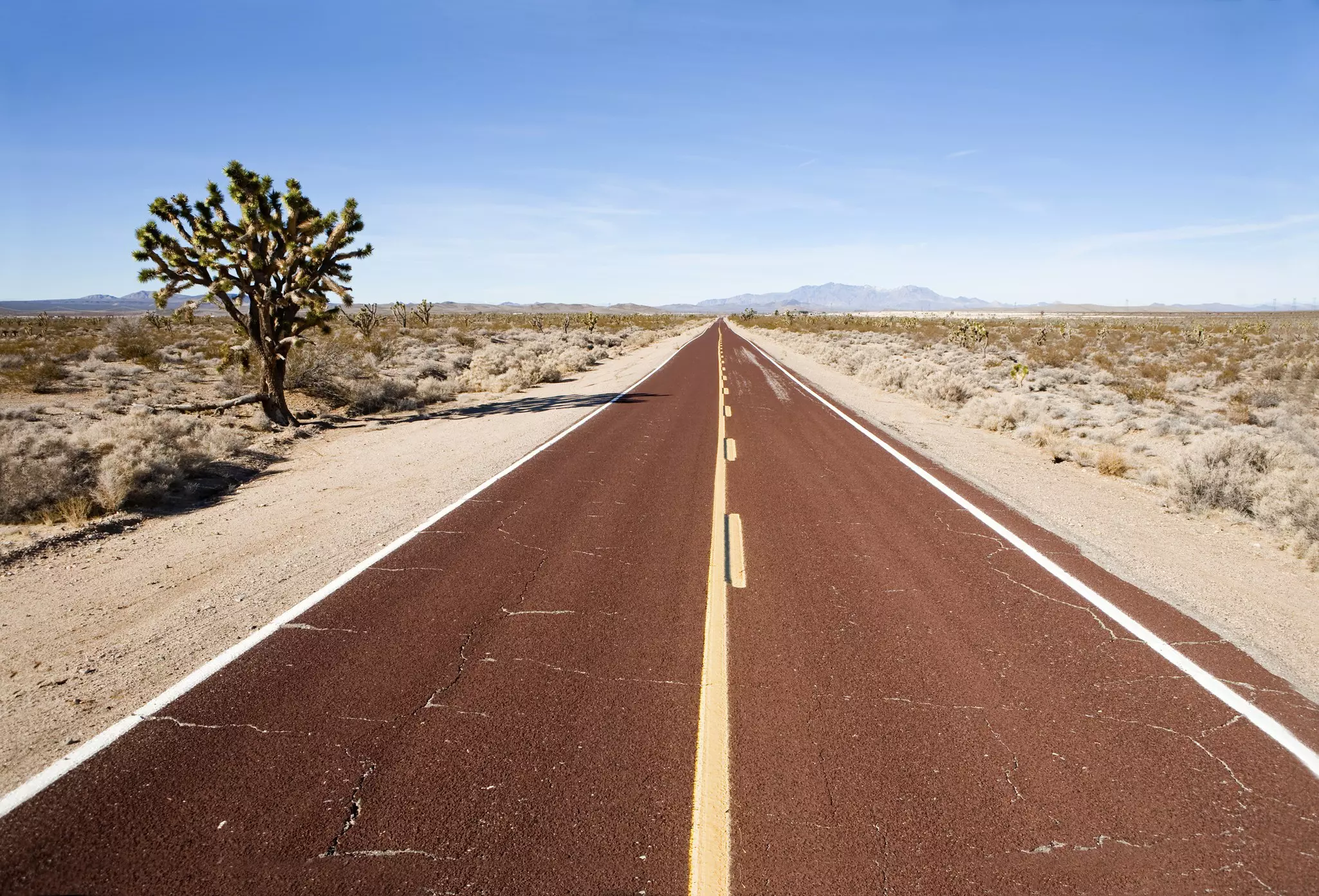 The road into Mojave National Preserve © Fabiomichelecapelli / Getty Images