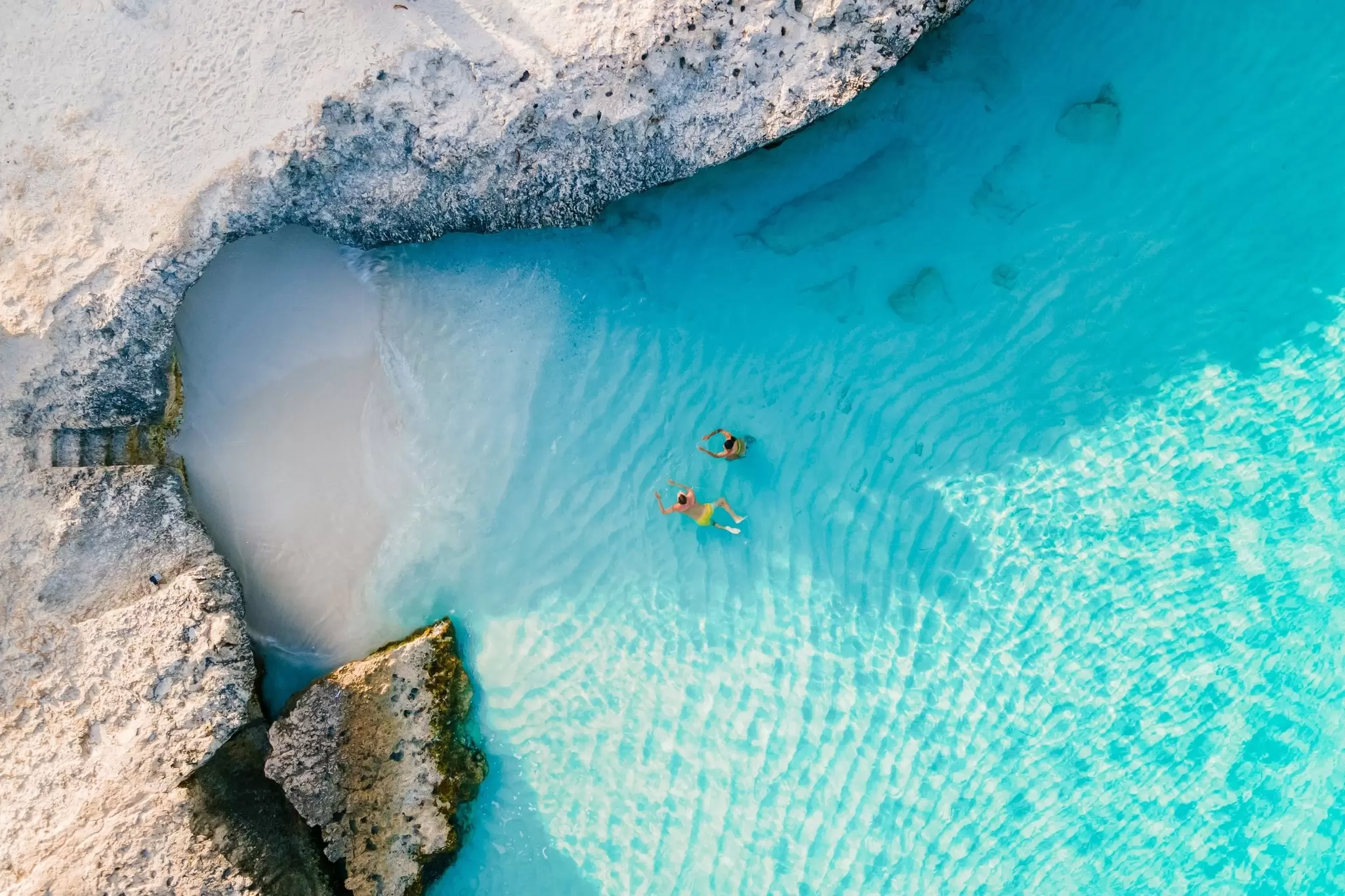 Tres Trapi beach in Aruba. fokke baarssen/Shutterstock