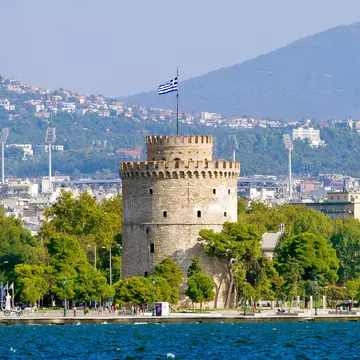 View of the White Tower on a sunny day in Thessaloniki, Greece.