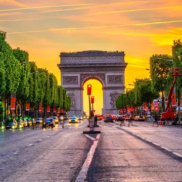 The av des Champs-Élysées is pedestrianised once a month. Catarina Belova / Shutterstock 