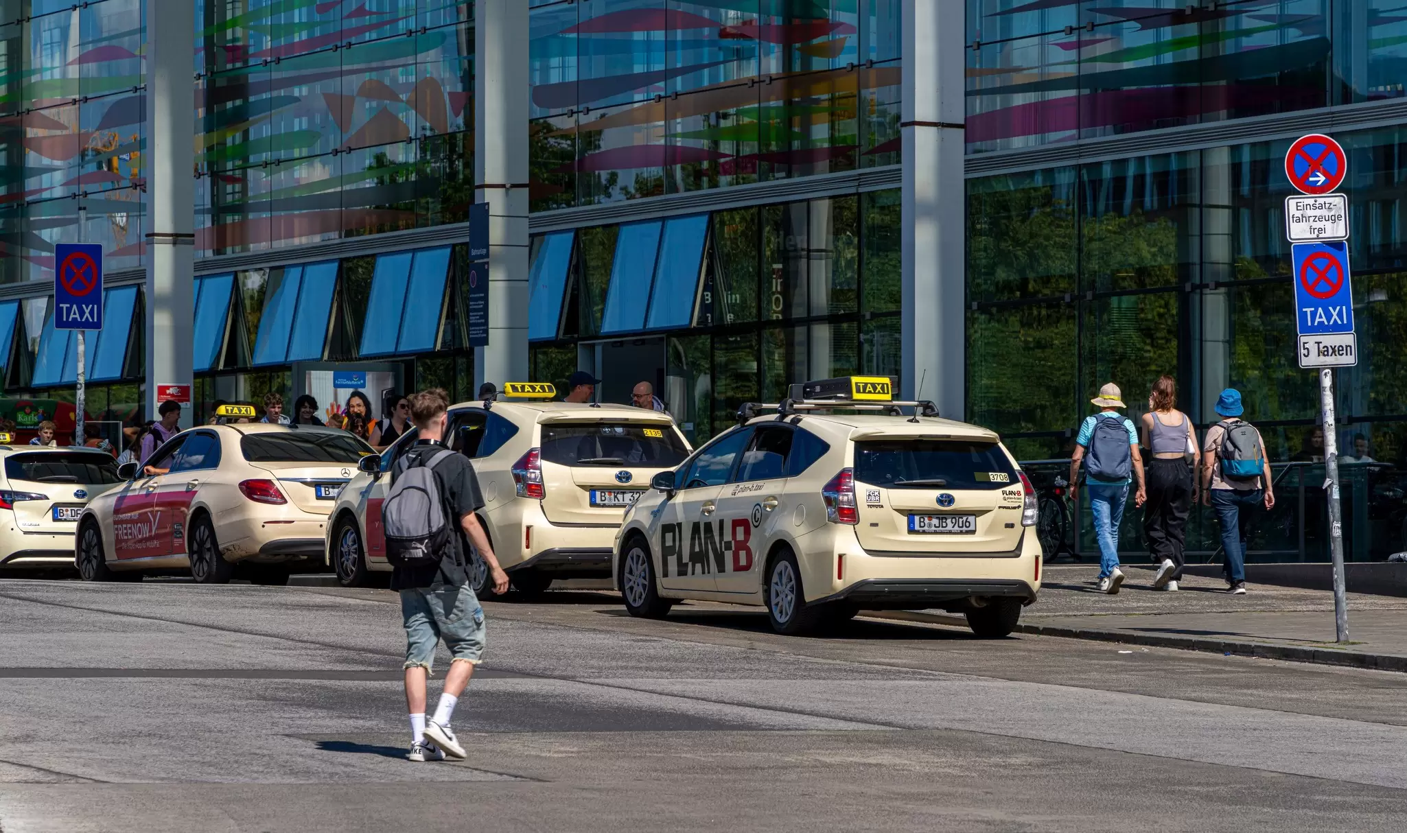 Berlin, 2024, May, 22, Taxi parking spaces in front of Berlin's Ostbahnhof, Germany, License Type: media, Download Time: 2025-11-05T18:09:49.000Z, User: dorota_littlerobindesign, Editorial: true, purchase_order: 56530 - Guidebooks, job: Global Publishing WIP, client: Berlin 13, other: Dorota Michalec