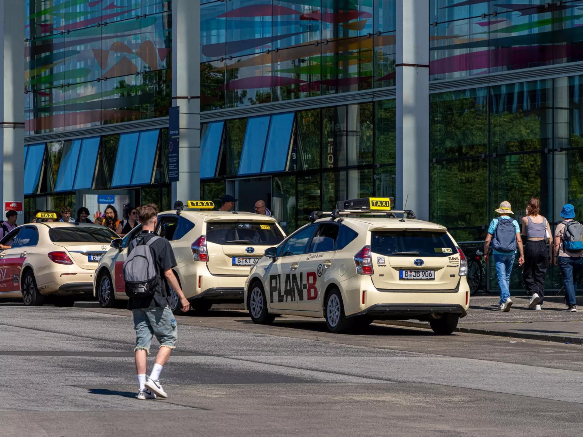Berlin, 2024, May, 22, Taxi parking spaces in front of Berlin's Ostbahnhof, Germany, License Type: media, Download Time: 2025-11-05T18:09:49.000Z, User: dorota_littlerobindesign, Editorial: true, purchase_order: 56530 - Guidebooks, job: Global Publishing WIP, client: Berlin 13, other: Dorota Michalec