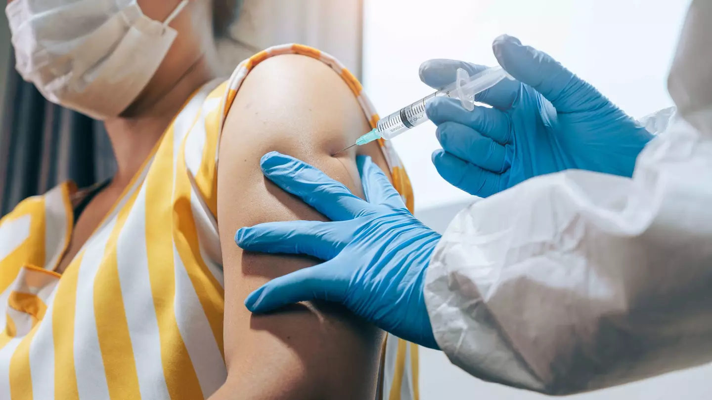 Woman getting covid 190 vaccine Narumon Bowonkitwanchai GettyImages-1311109232 rfc.jpg