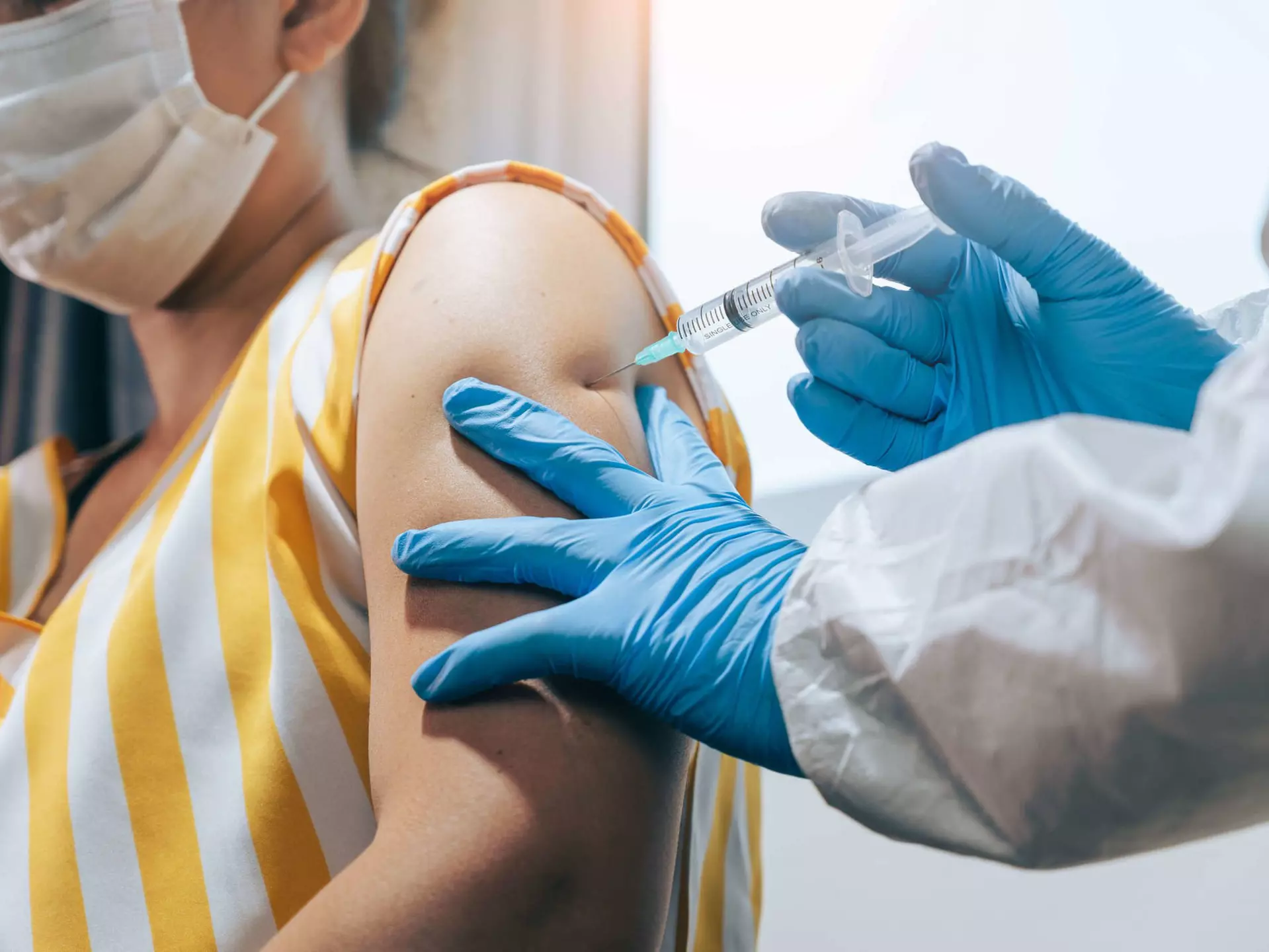 Woman getting covid 190 vaccine Narumon Bowonkitwanchai GettyImages-1311109232 rfc.jpg