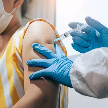 Woman getting covid 190 vaccine Narumon Bowonkitwanchai GettyImages-1311109232 rfc.jpg
