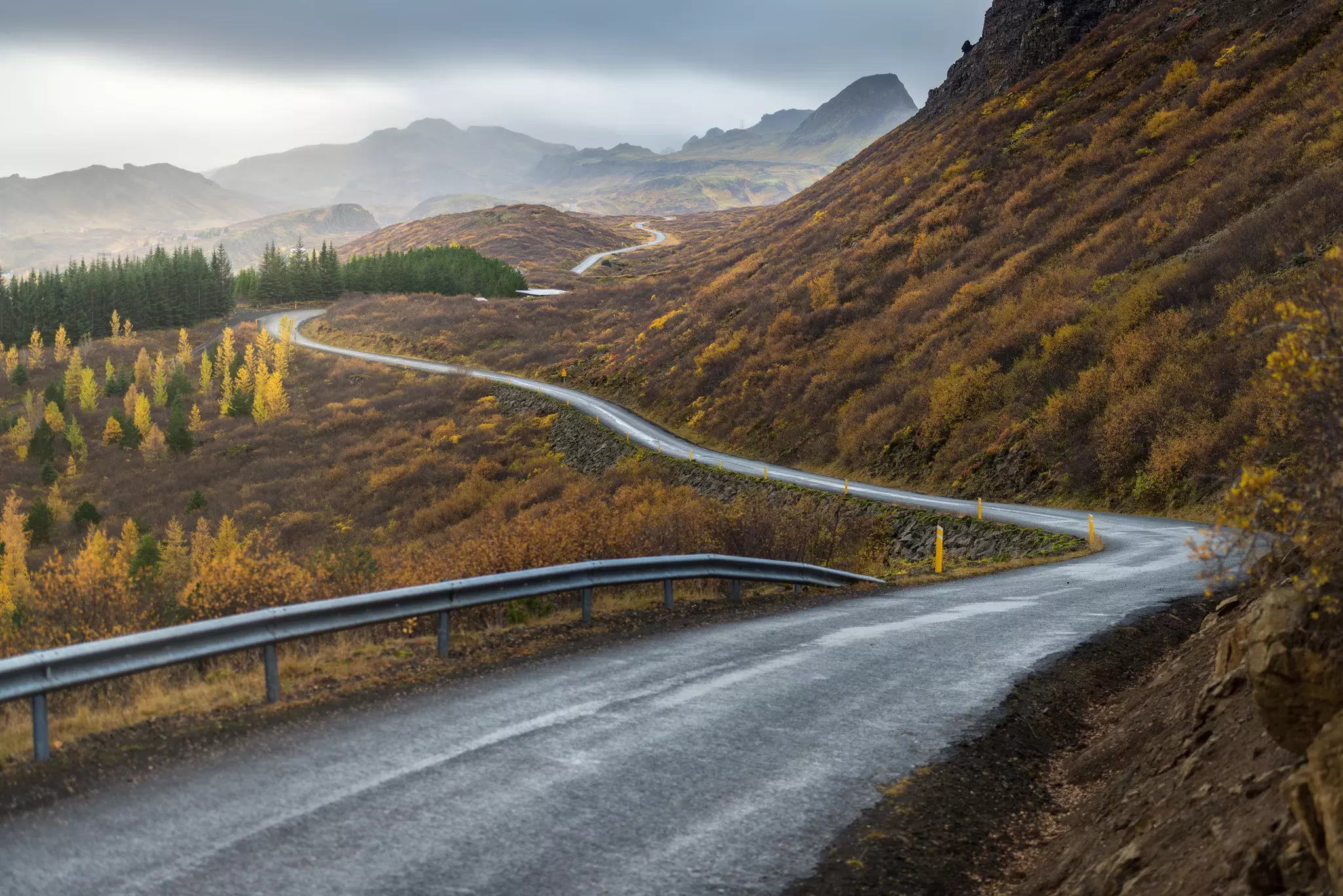 500px Photo ID: 136063169 - The road line perspevtive direct in to mountain in Autumn season