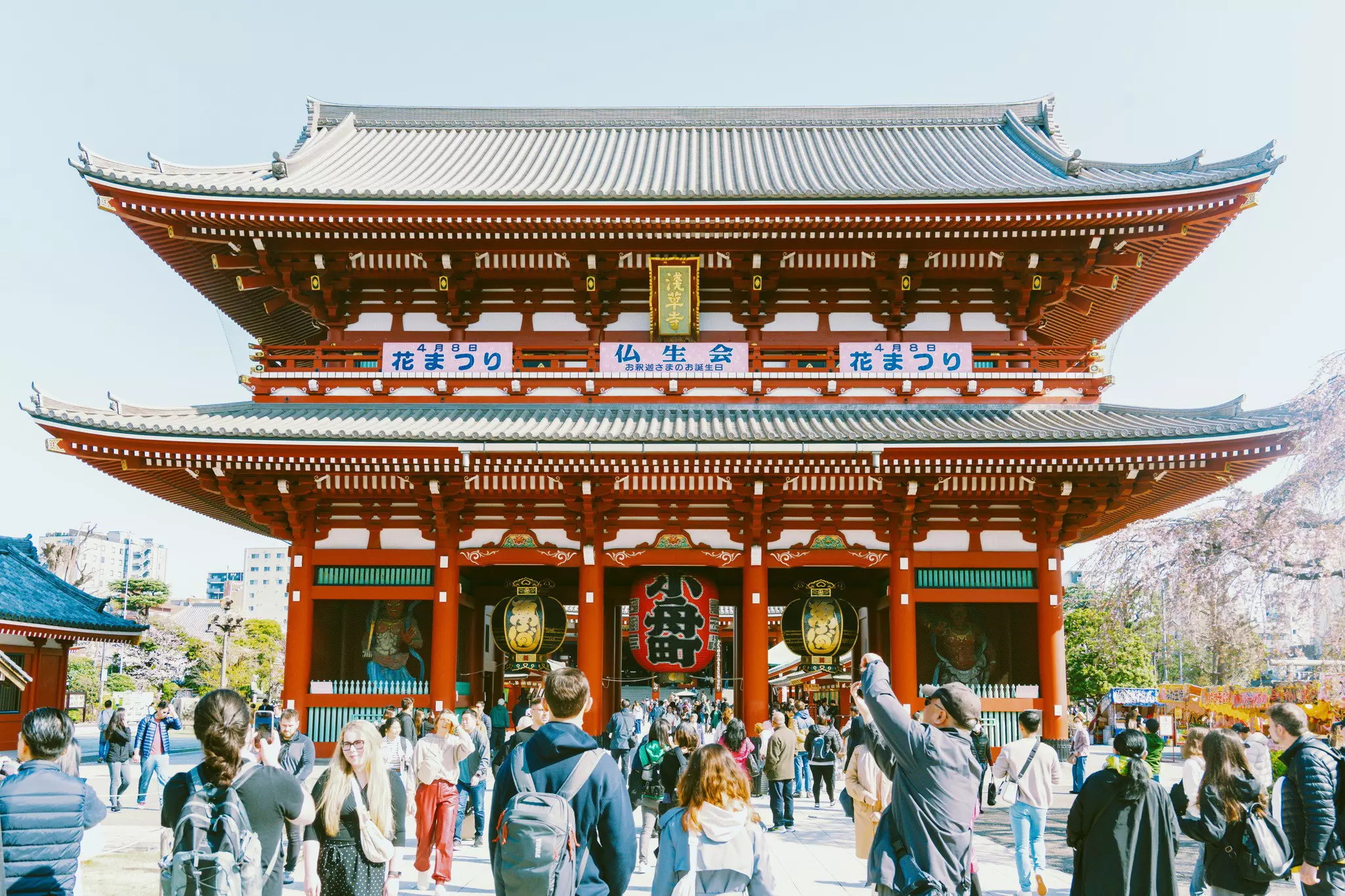 TOKYO, JAPAN. APRIL 2025. 
ASAKUSA
Hōzō-mon at Sensō-ji