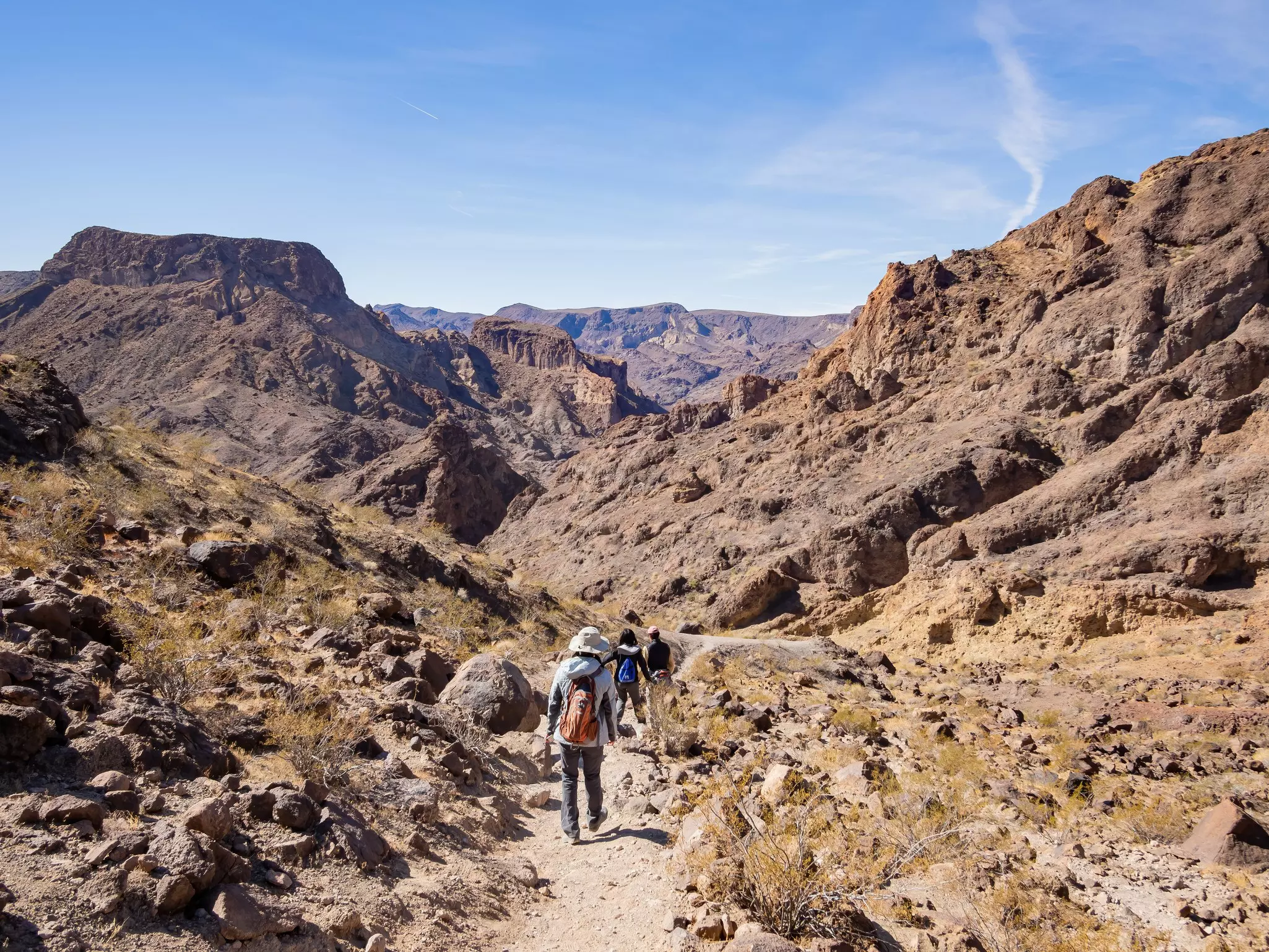 Hiking in the Arizona Hot Spring Trail at Willow Beach