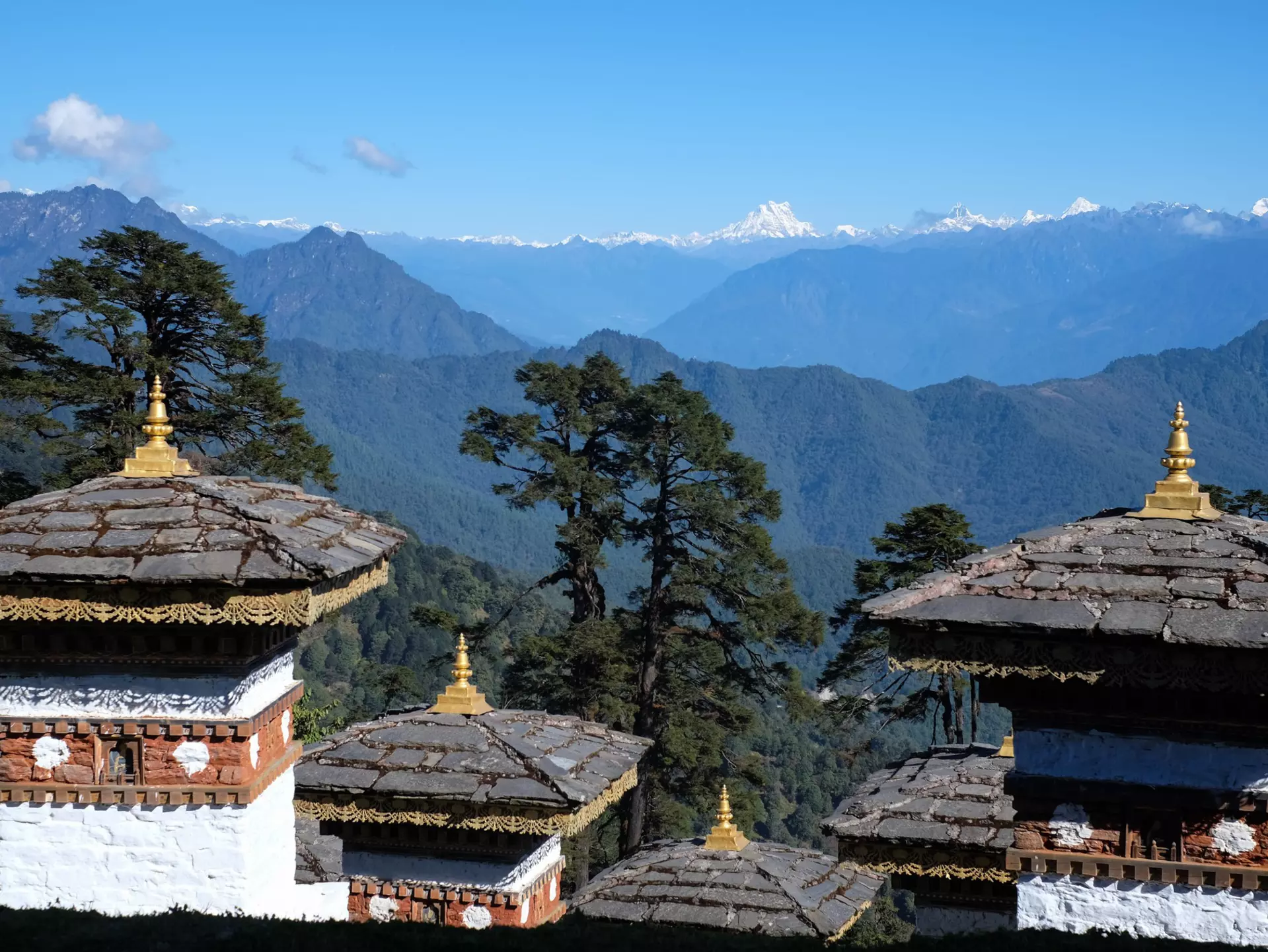 Chortens (stupas) on Dochu La sit to a stunning backdrop of Himalayan views. Peter Salaj / Shutterstock