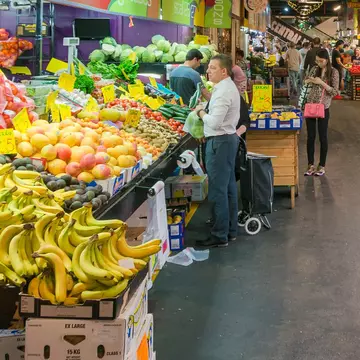 Adelaide, Australia - November 10, 2017: Adelaide Central Market with food stalls full of fresh fruits and vegetables  License Type: media  Download Time: 2021-07-26T03:49:40.000Z  User: mvm_lonelyplanet  Is Editorial: Yes  purchase_order:   