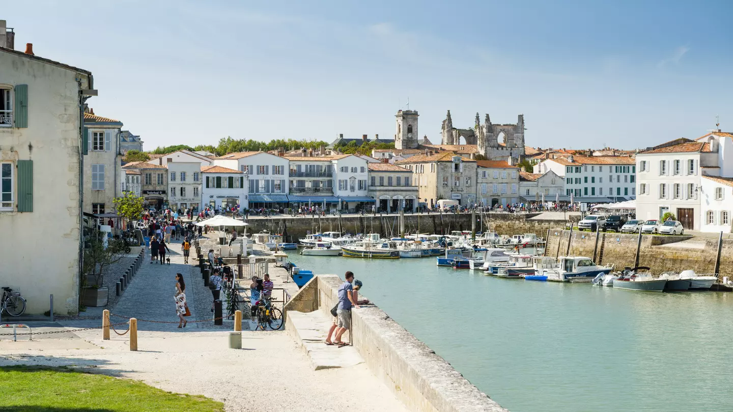 Tourists in the harbour of St-Martin-de-Re, Île de Ré, France