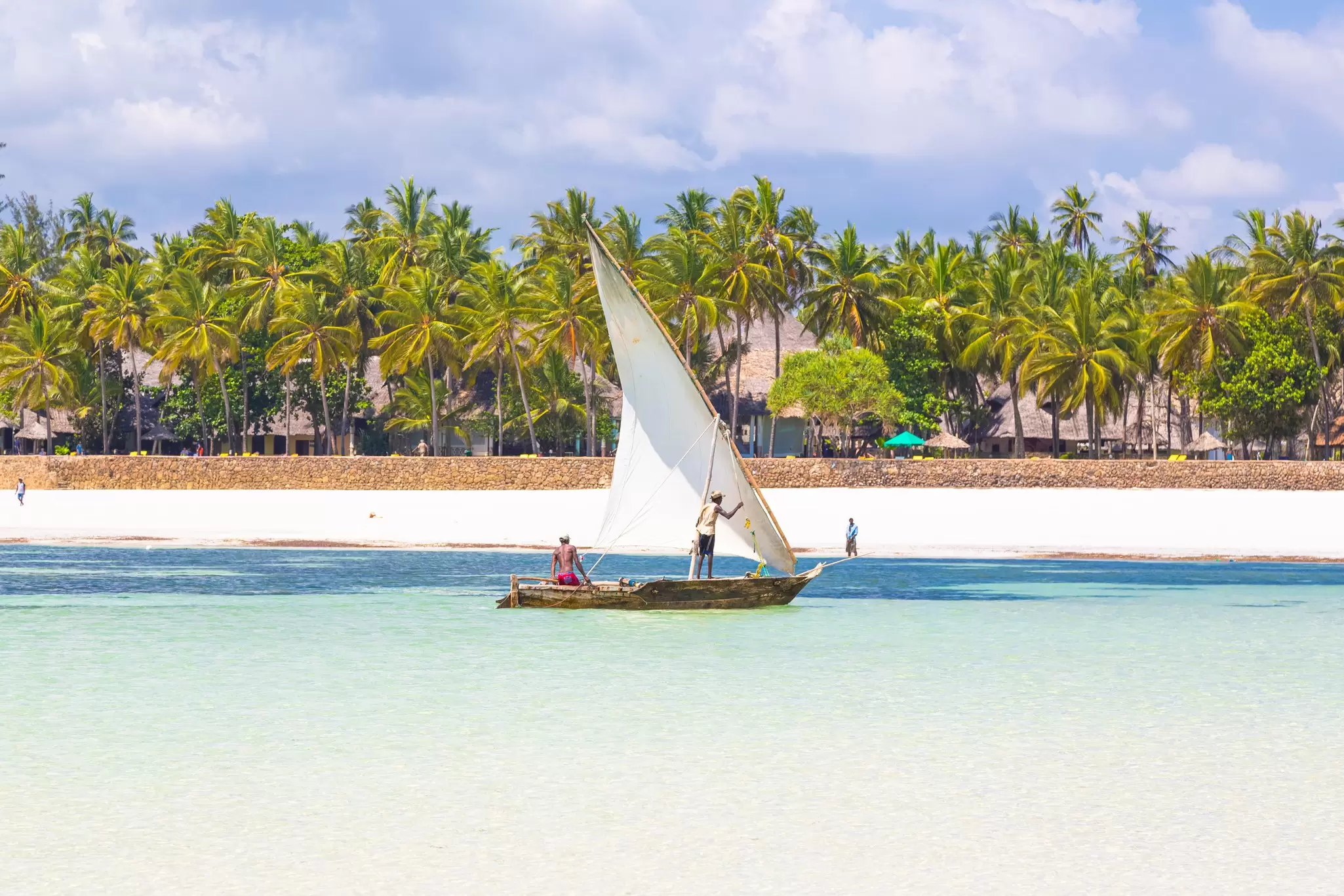 A dhow sailing near Diani Beach, Kenya. Anski21/Shutterstock