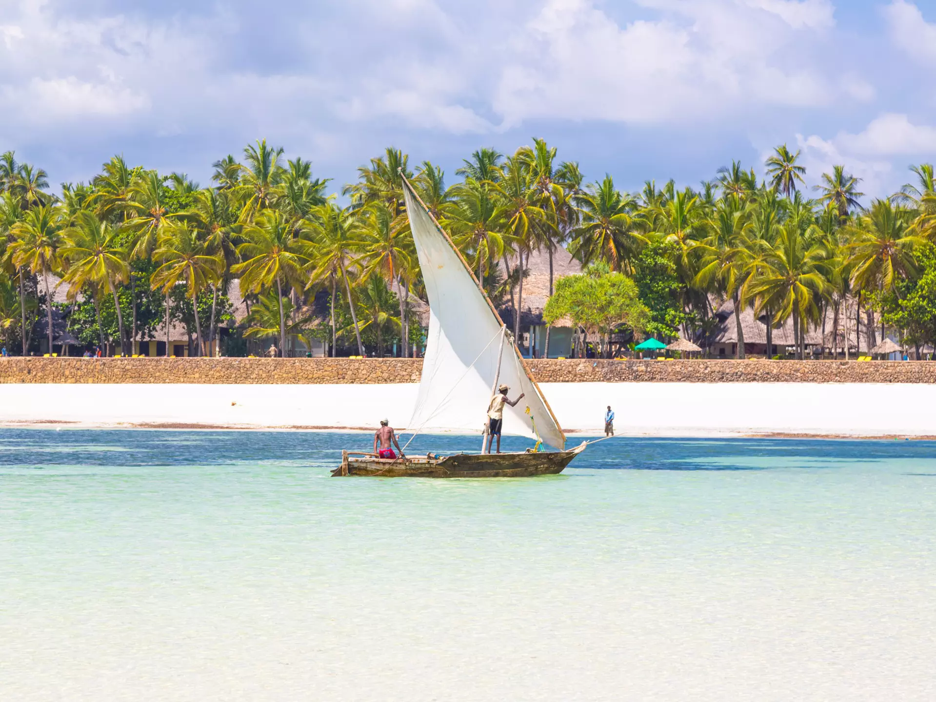 A dhow sailing near Diani Beach, Kenya. Anski21/Shutterstock