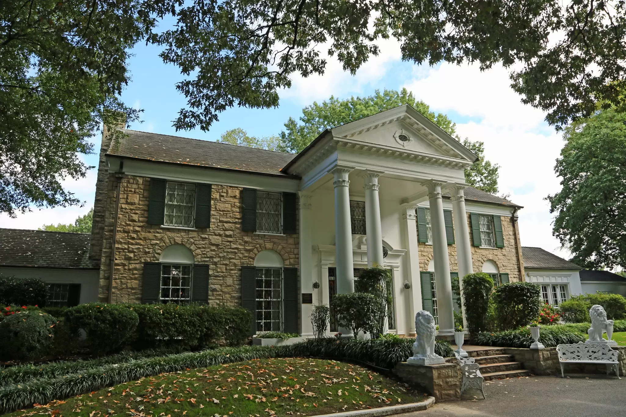 Graceland, Elvis Presley's former home. Malgorzata Litkowska/Shutterstock