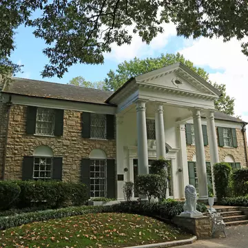 Graceland, Elvis Presley's former home. Malgorzata Litkowska/Shutterstock
