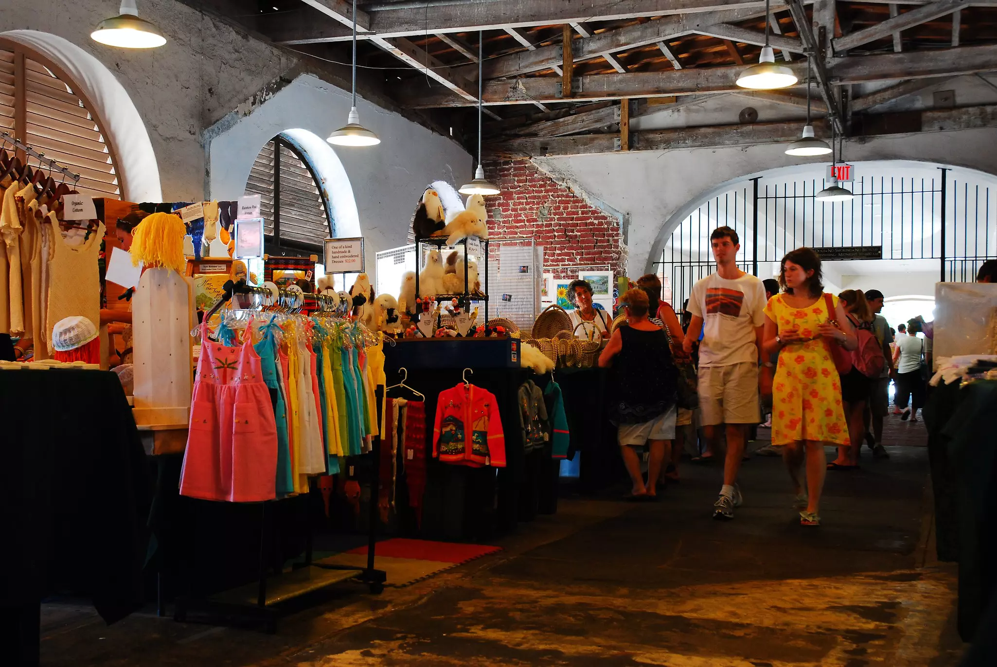 Stroll through the City Market in Charleston, South Carolina, for unique and handcraft gifts © James Kirkikis / Shutterstock